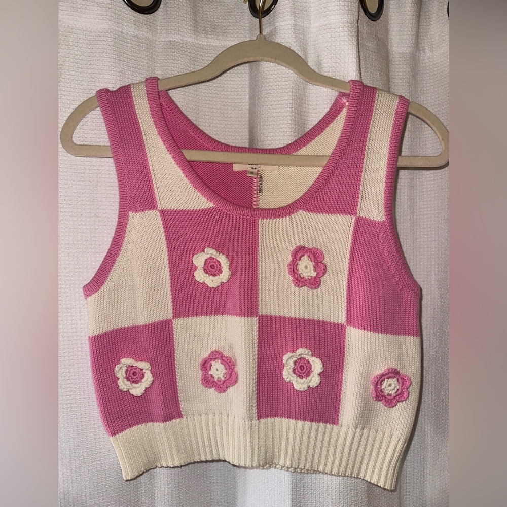 Entro Pink and White Flower Crop Sweater